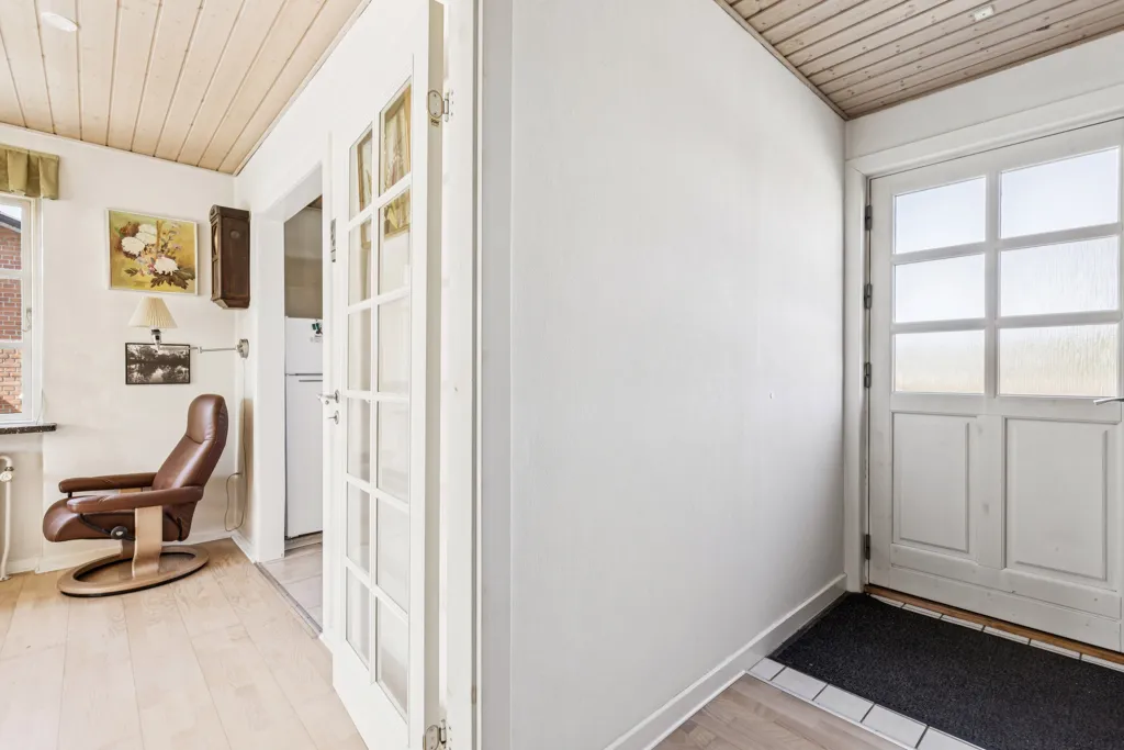 Esik - Classical Red Brick Villa with Garden in Slagelse