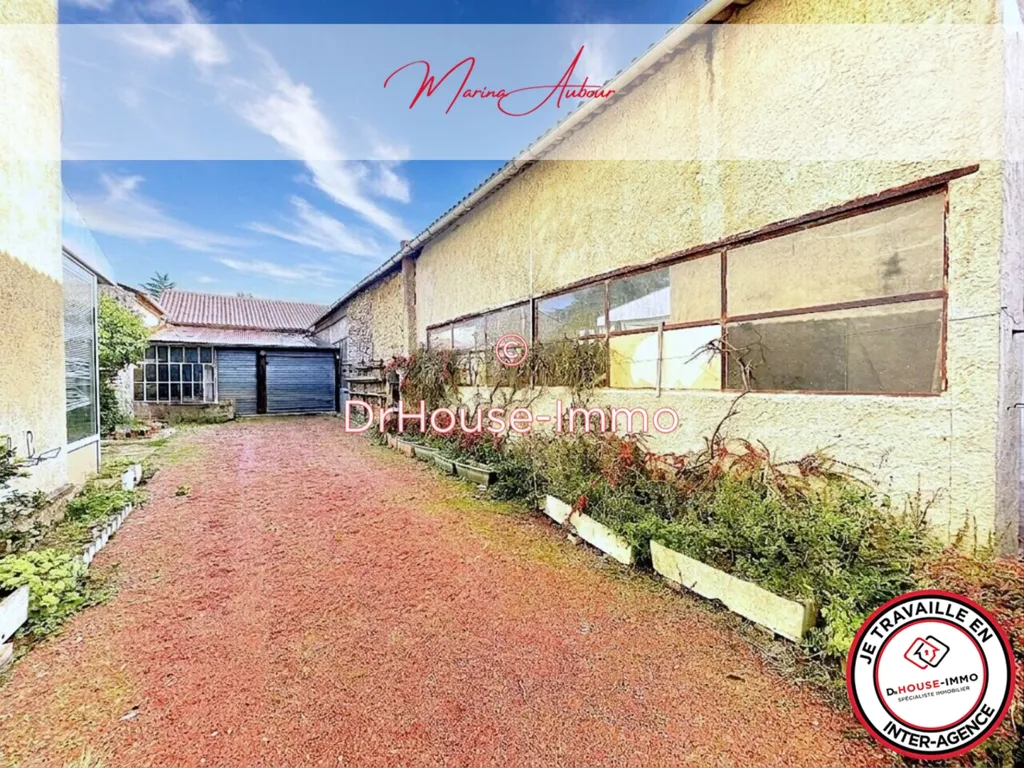Jardin - Maison avec Dépendances à Vouillé