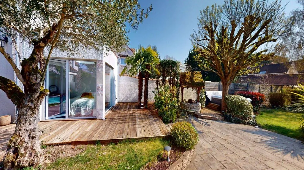 Giardino - Elegant House with Pool in Saint-Denis-En-Val