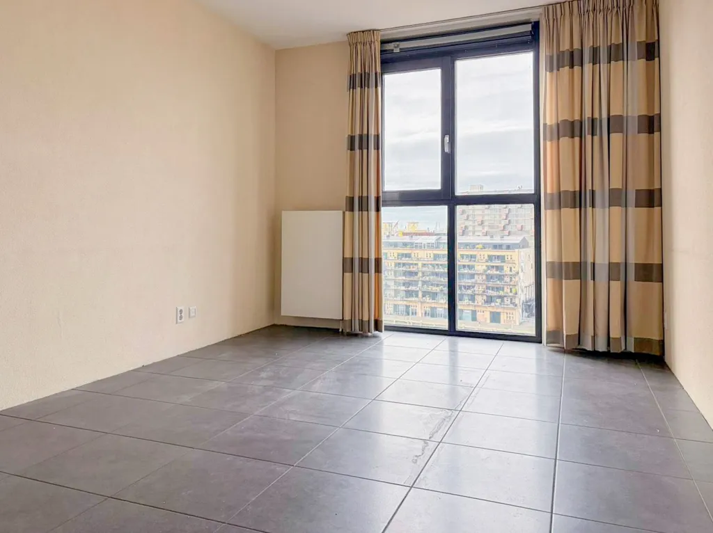Pièces - Portiekflat with Balcony in Lloydkwartier