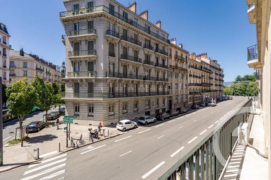 Esterno - 6-Piece Flat with Balcony in Grenoble