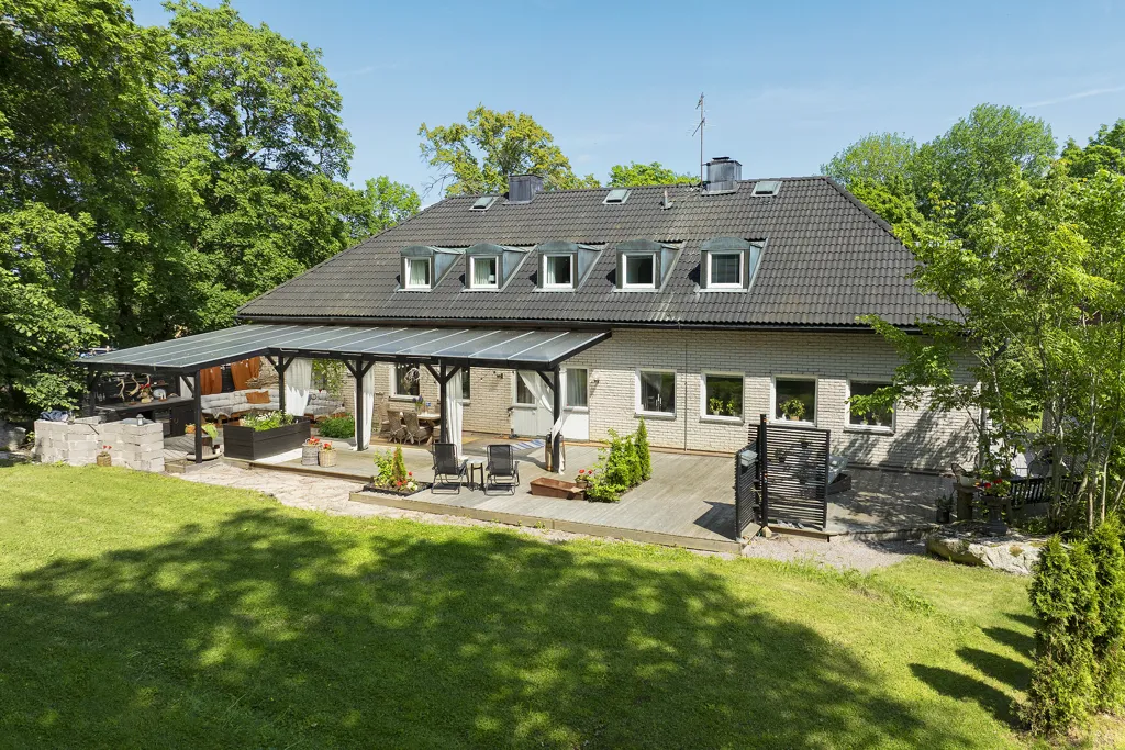 Õhuvaade - Equestrian Estate with Stables in Kolbäck