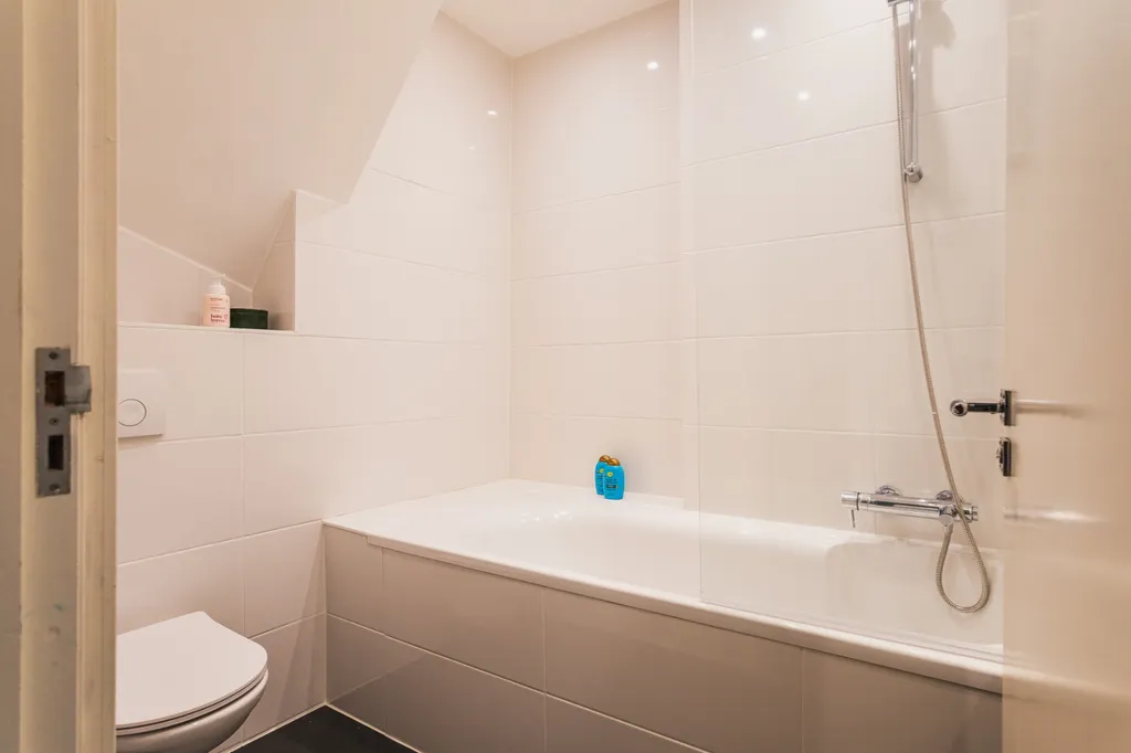 Vannitoad - Modern Apartment with Balcony in Bezuidenhout