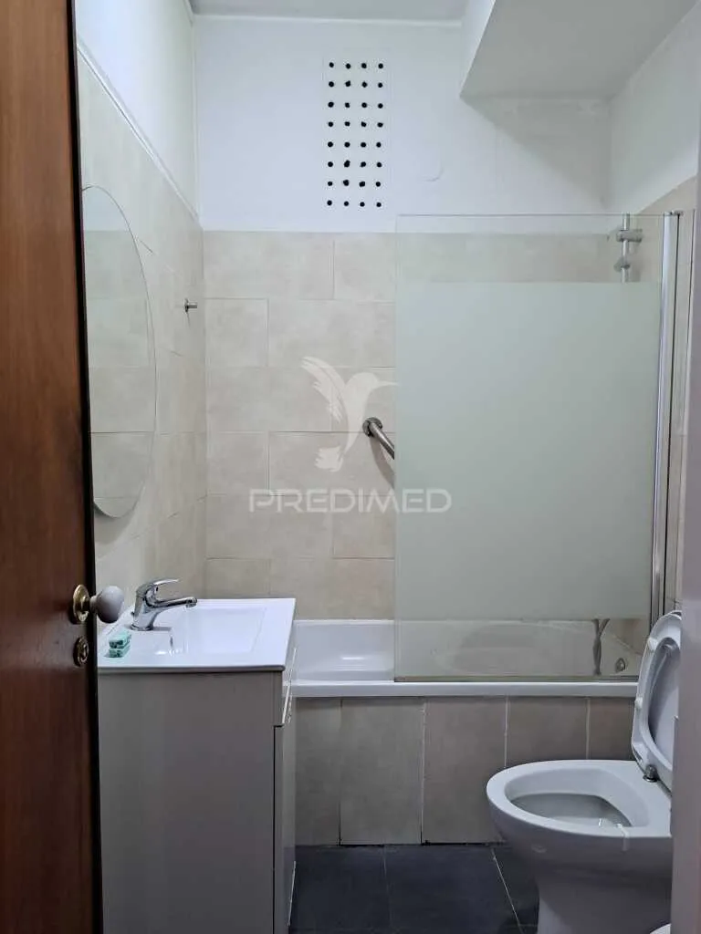 Vannitoad - T3 Apartment with Metro Access in Porto