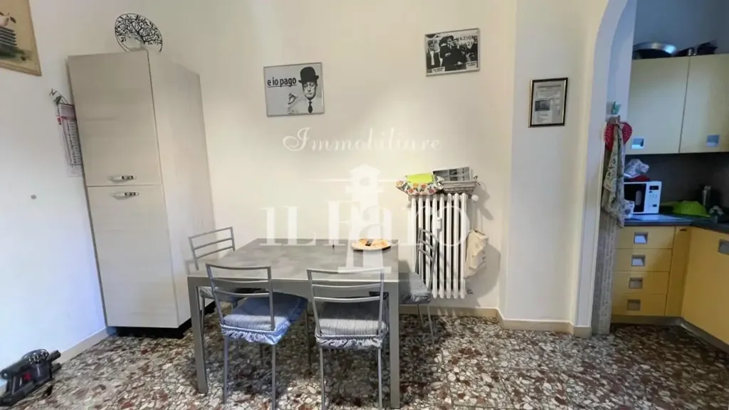 Söögituba - Rustic-Style Apartment with Terrace in Campi Bisenzio