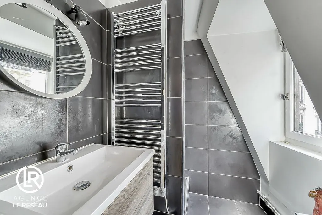 Salles de bain - Duplex Familial avec Charme Ancien à Boulogne-Billancourt