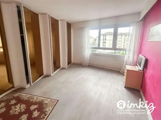 Bedrooms - T3 with Parking in Croix-Rousse, Lyon