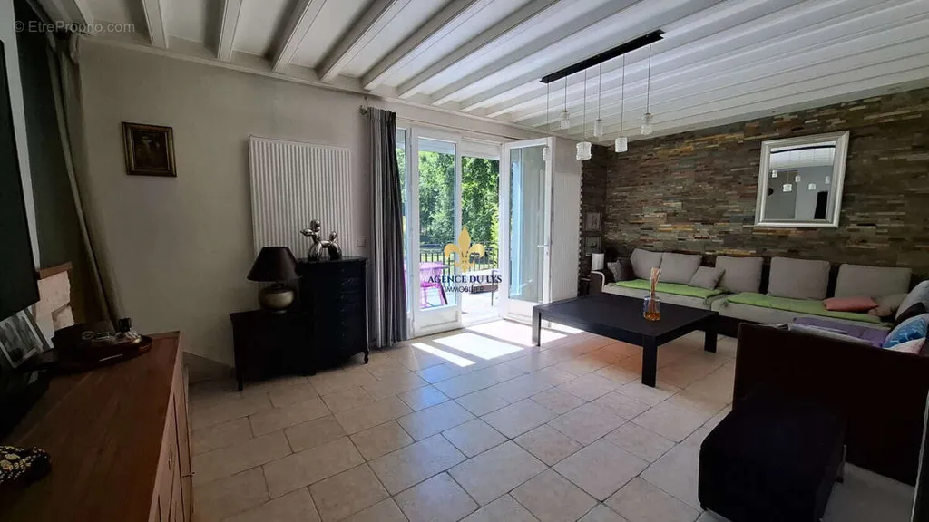 Séjour - Maison Traditionnelle avec Jardin au Domaine du Lys