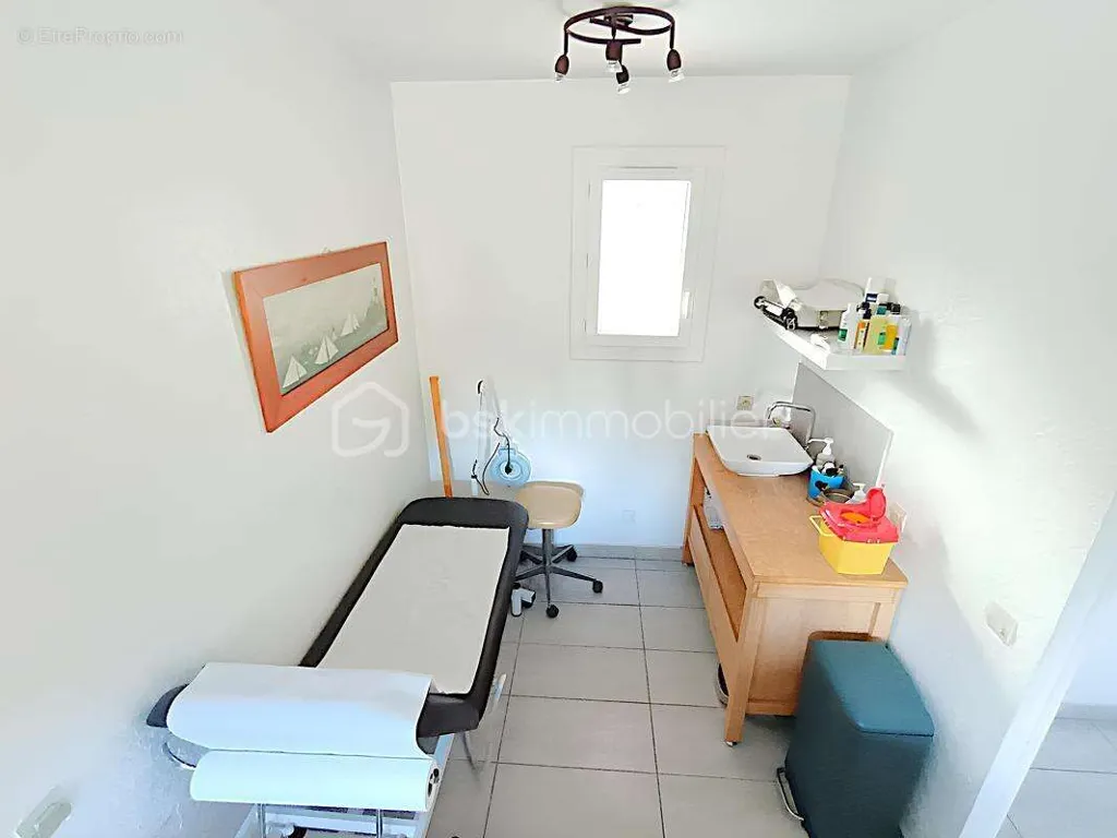 Kabinet - Medical Office with Parking in La Seyne-sur-Mer
