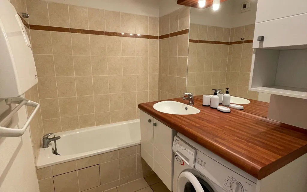 Salles de bain - Appartement Meublé avec Piscine à Limoges
