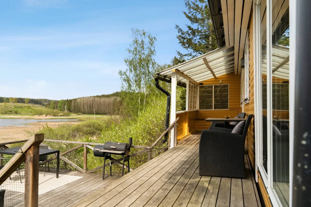 Terrasse - Renovated Cottage with Lake View in Nyköping
