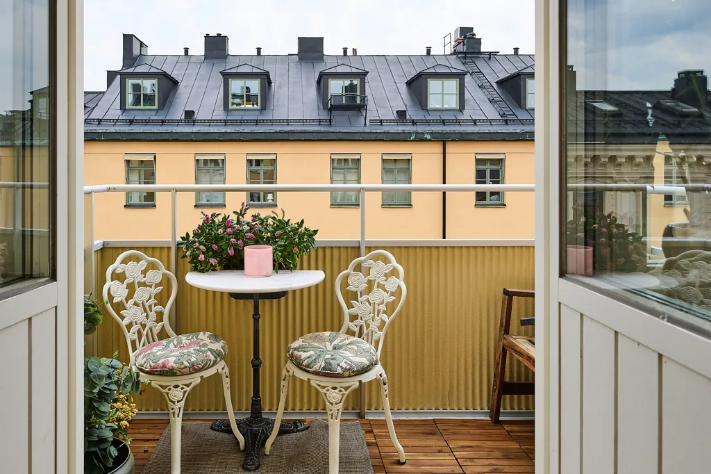 Rõdu - Apartment with East-Facing Balcony in Söder