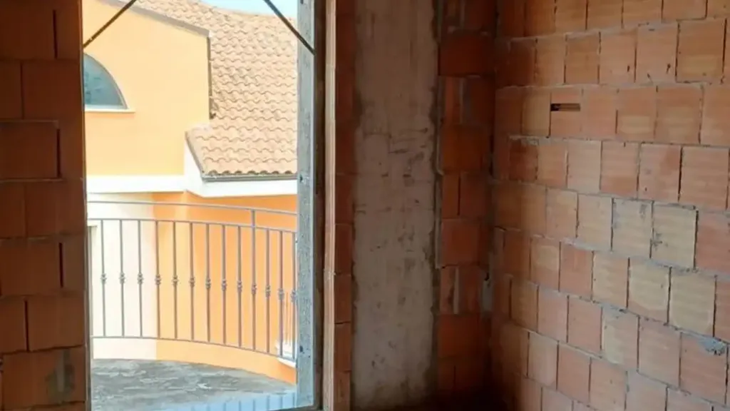 Pièces - Three-Room Apartment with Parking in Vasto