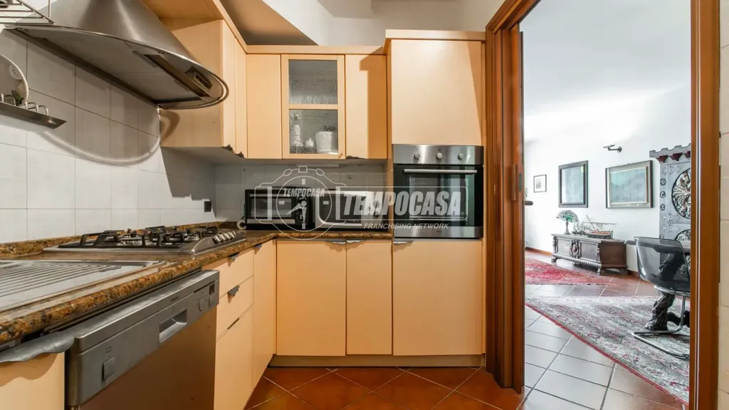 Cuisine - Villa with Garden in Brunate