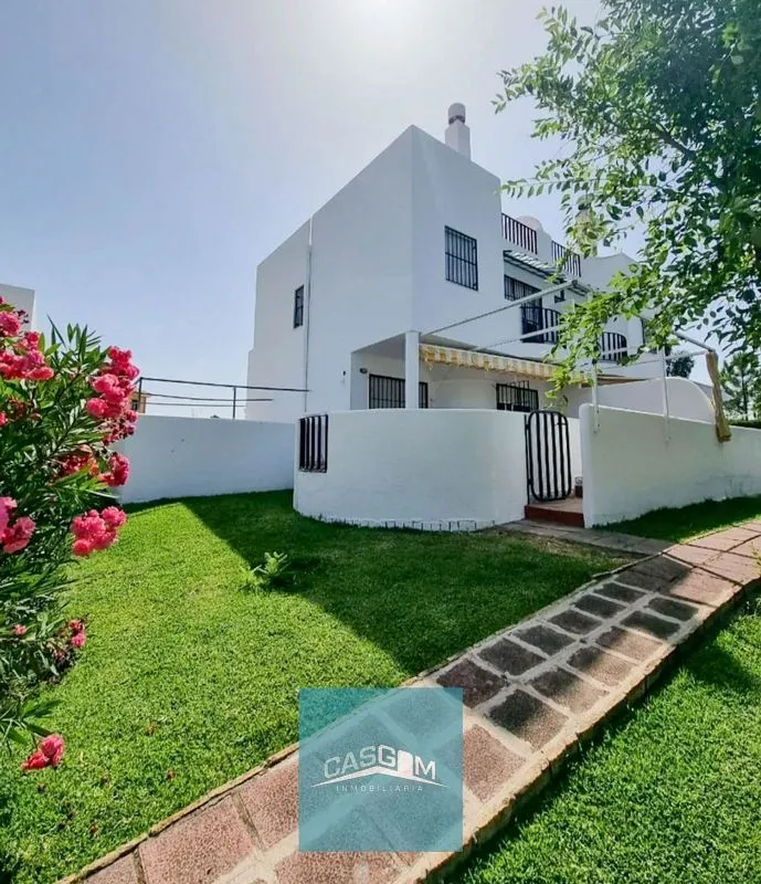 Aed - Semi-detached House with Pool in Lepe