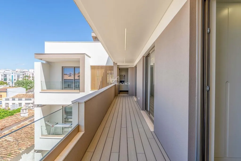 Balcon - Contemporary Flat with Balcony in Almancil
