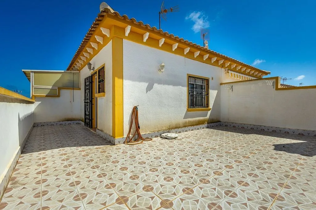 Terrasse - Semi-Detached House with Pool in Torrevieja