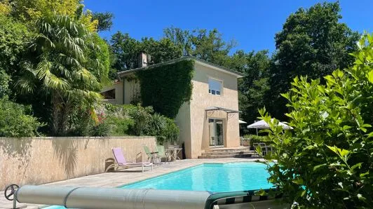 Piscine - Maison en Pierre avec Piscine à Dommartin