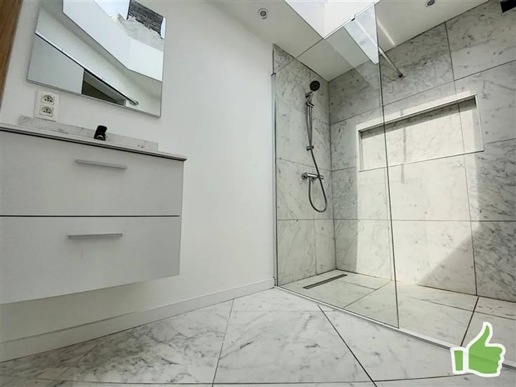 Salles de bain - Maison avec Jardin et Cuisine Équipée à Luingne