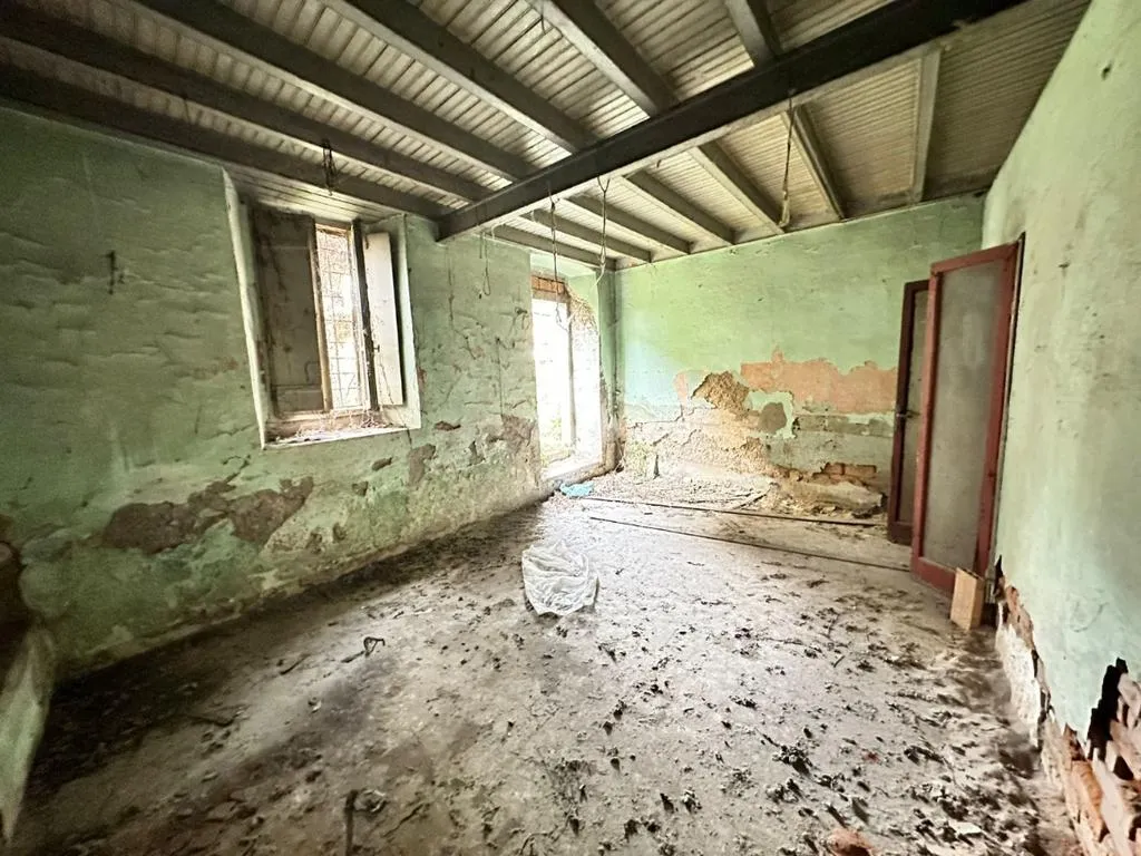 Pièces - Rustic Property with Potential in Ciserano