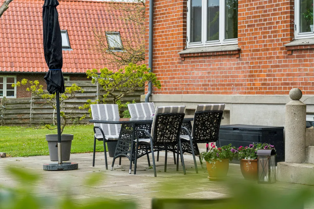 Terrass - Classic Farmhouse with Stable in Kosterslev