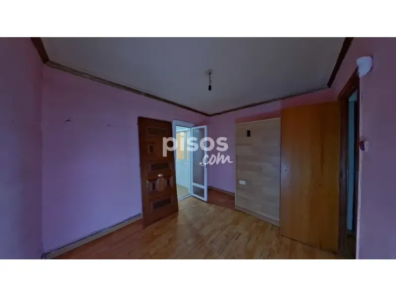 Stanze - Three-Bedroom Flat in Ripollet Centre