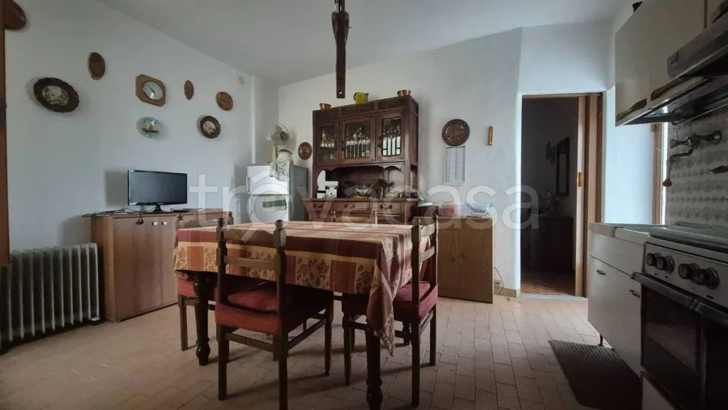 Söögituba - Semi-detached House with Garden in Monastero di Vasco