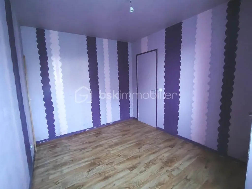 Pièces - Maison Individuelle avec Terrasse et Terrain Spacieux