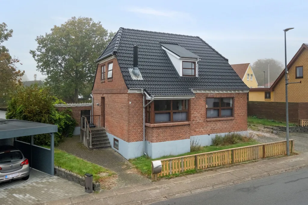 Välivaade - 1928 Brick Villa with Garden in Suldrup