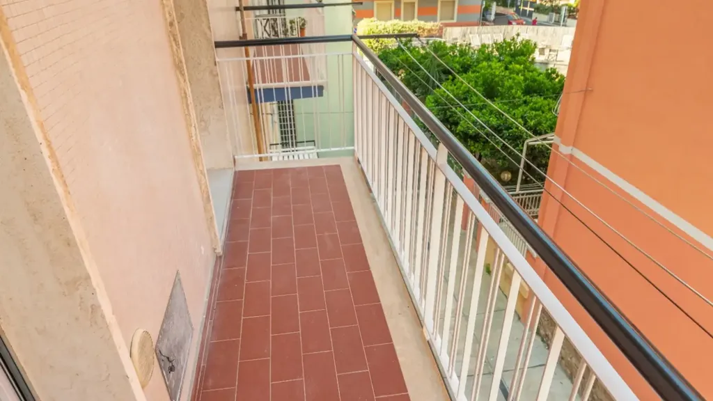 Balcon - Rusticated Apartment with Balcony in Alassio