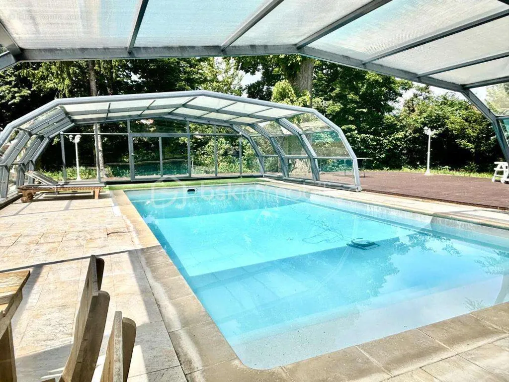 Piscine - Maison 18 pièces à Le Mee-Sur-Seine