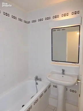 Bathrooms - Apartment with Balcony in Montpellier