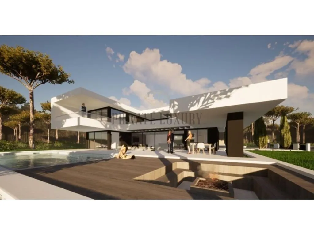 Luxury Villa with Pool in Aroeira, Almada