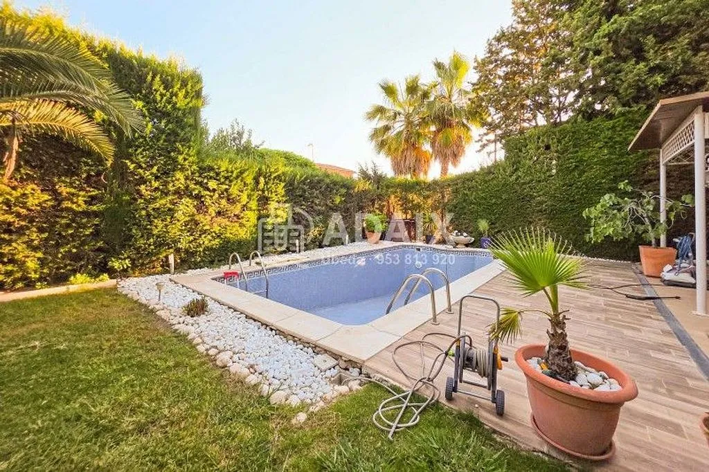Pool - Chalet with Pool in Baeza, Jaén