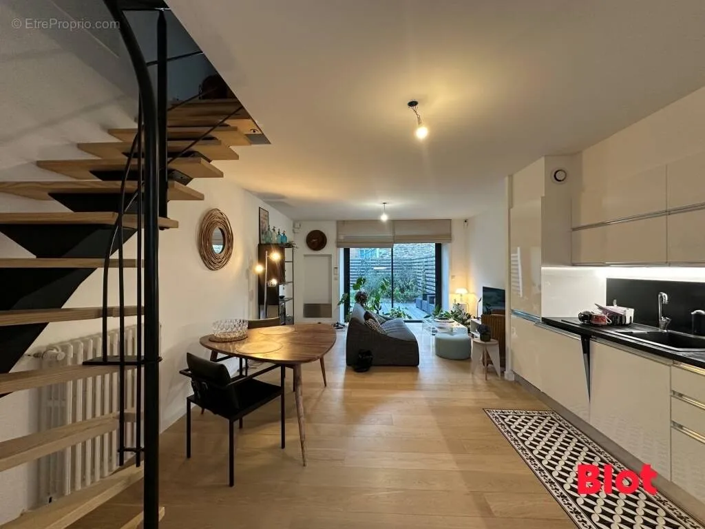 Cucina - Renovated Townhouse with Garden in Thabor