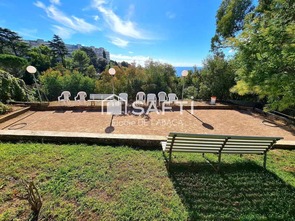 Aed - 5-Piece Apartment with Sea View in Cannes