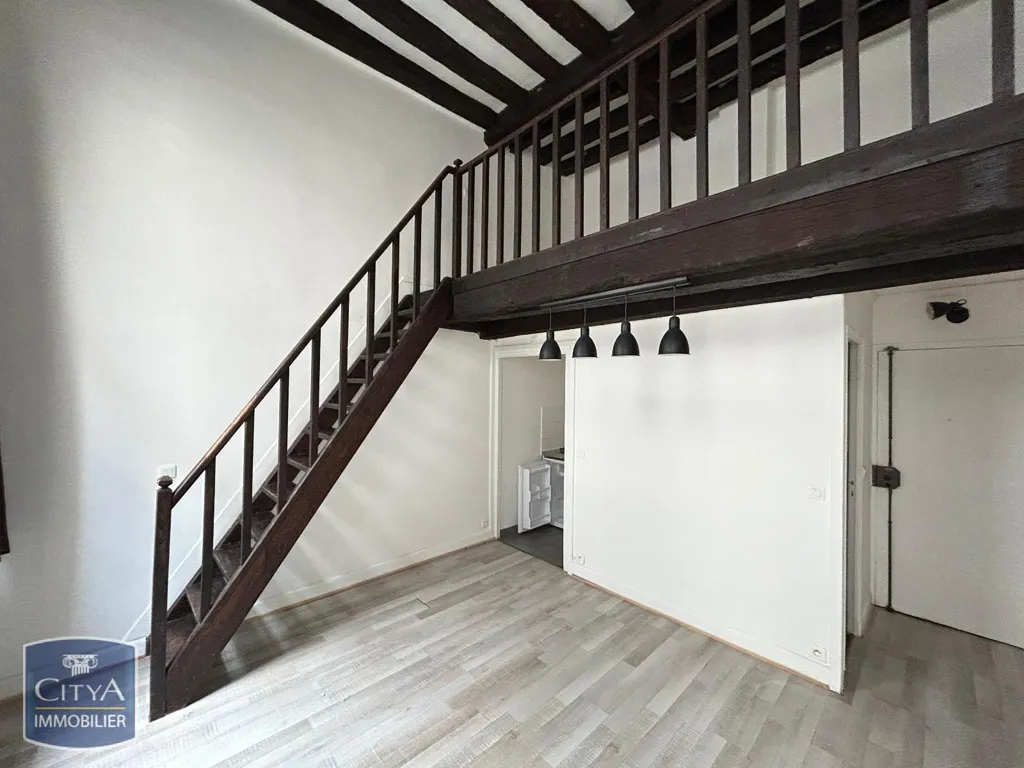 Toad - Renovated Studio Apartment in Paris 4e