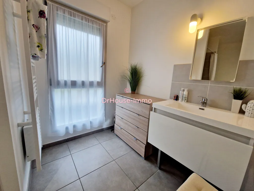 Salles de bain - Maison avec Jardin Paysager à Chatte