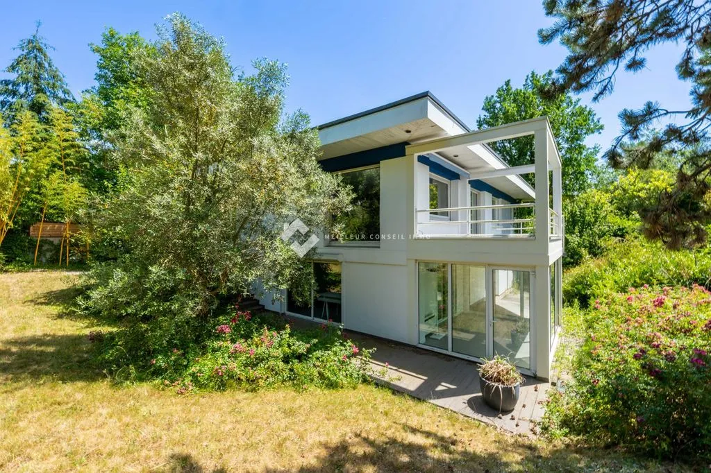 Esterno - Architectural House with Pool in Dammarie-les-Lys