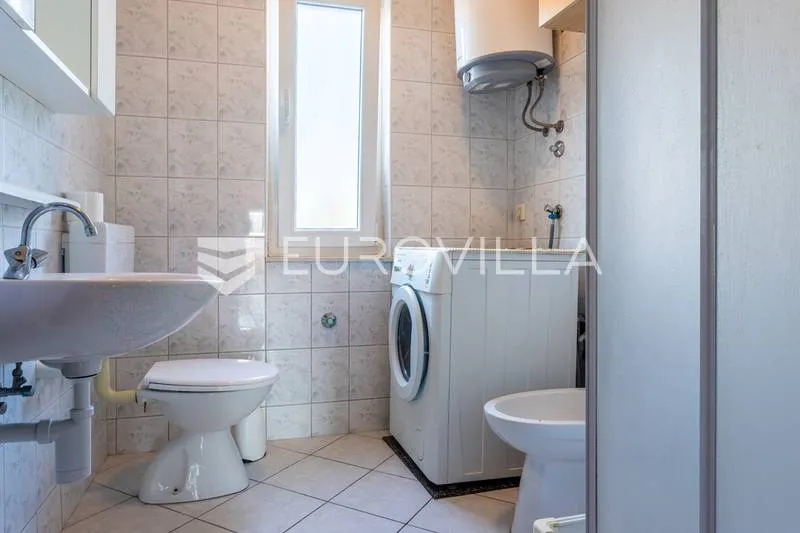 Vannitoad - Two-Bedroom Apartment with Terrace in Trogir