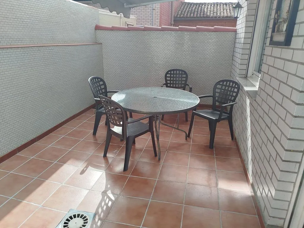 Terrasse - 3-Bedroom Flat with Terrace in Navatejera