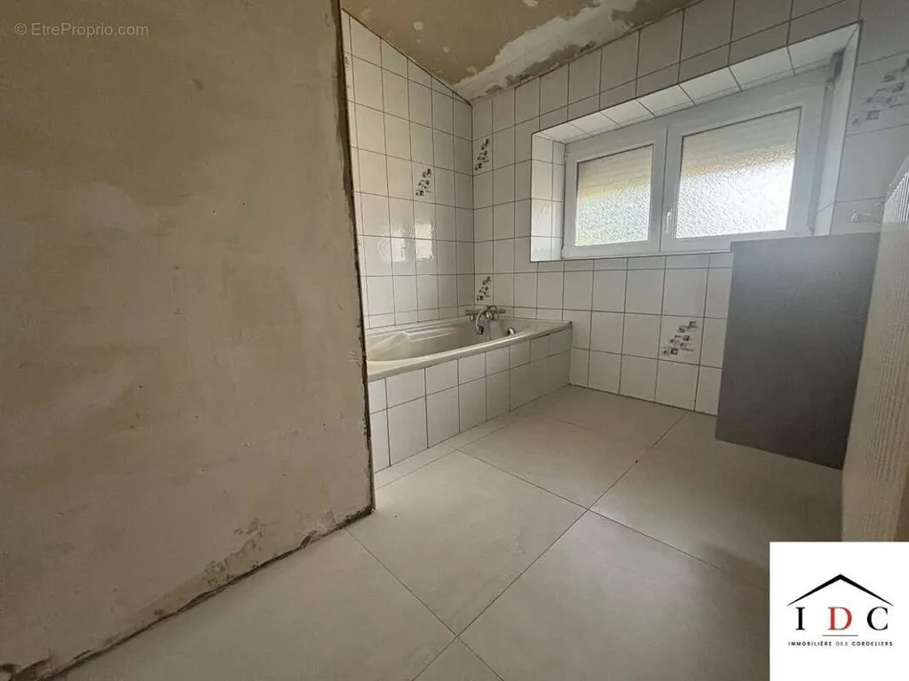 Salles de bain - Maison en Pierre avec Balcon à Schaeferhof, Dabo