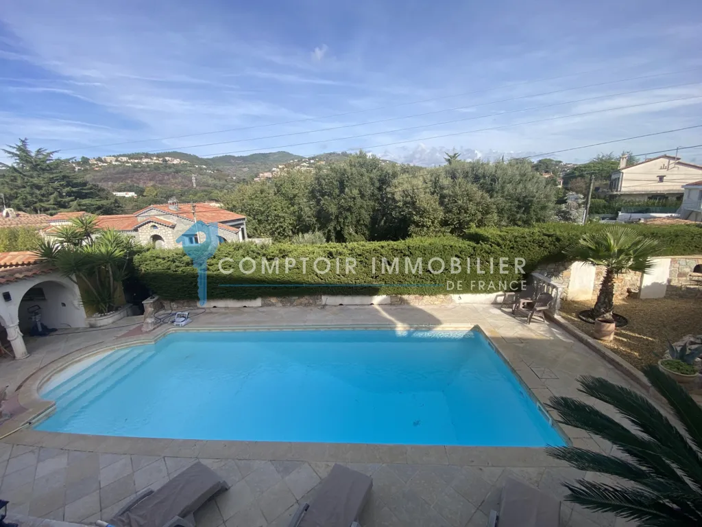 Piscine - Villa de Luxe avec Piscine à Mandelieu la Napoule