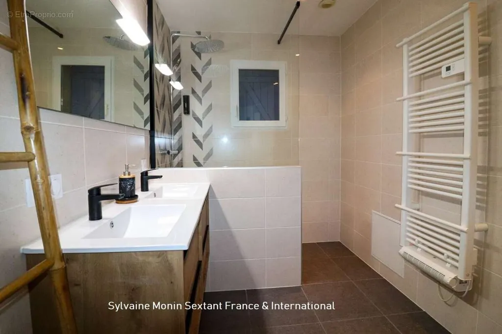Salles de bain - Ensemble de 3 Maisons avec 3 Piscines sur 2 Hectares