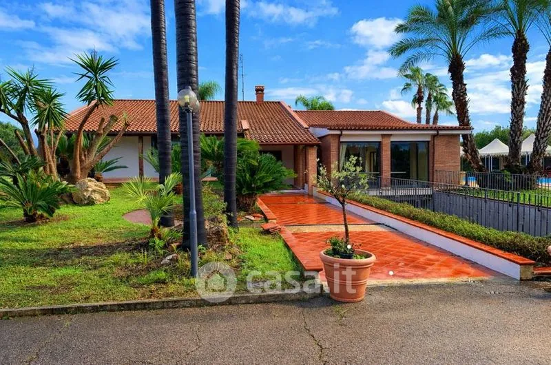 Välivaade - Villa with Pool and Private Park in Latina