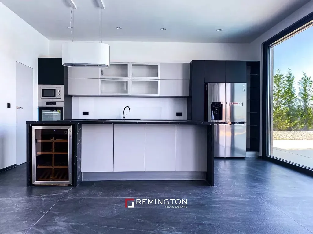 Köök - Waterfront Villa with Beach Access in Split