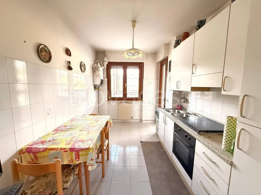 Cuisine - Apartment with Balcony in Villa Reatina, Rieti