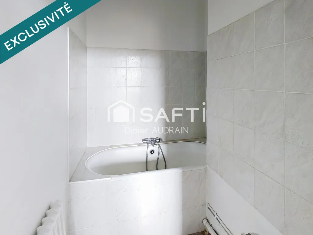Vannitoad - Bright Apartment with Marble Fireplace in Montluçon
