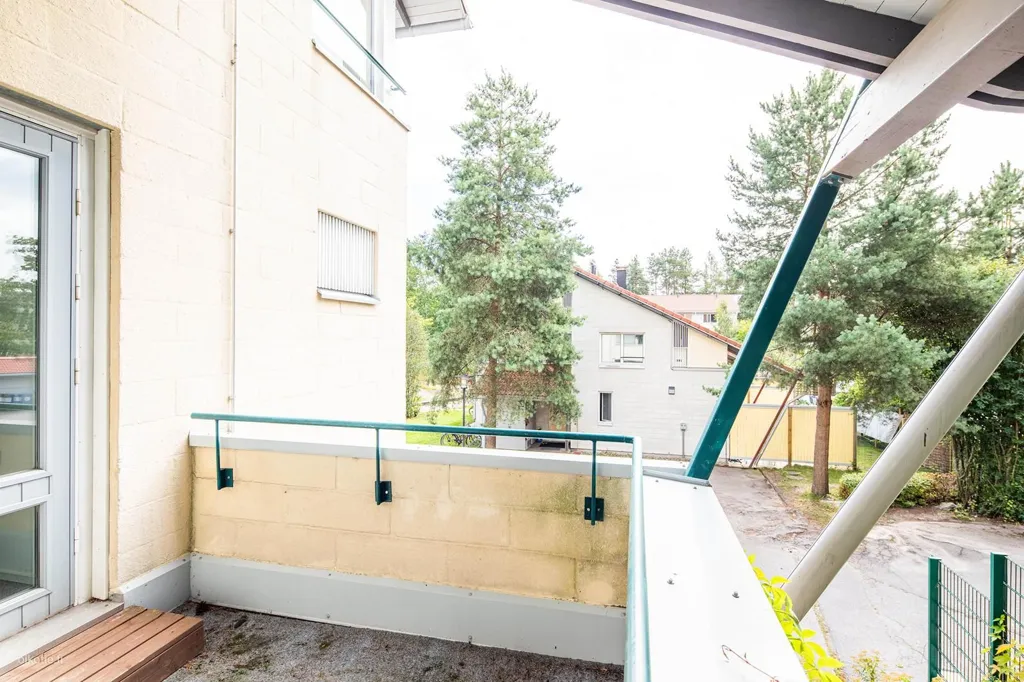 Balcony - Five-Bedroom Apartment with Sauna in Vuosaari