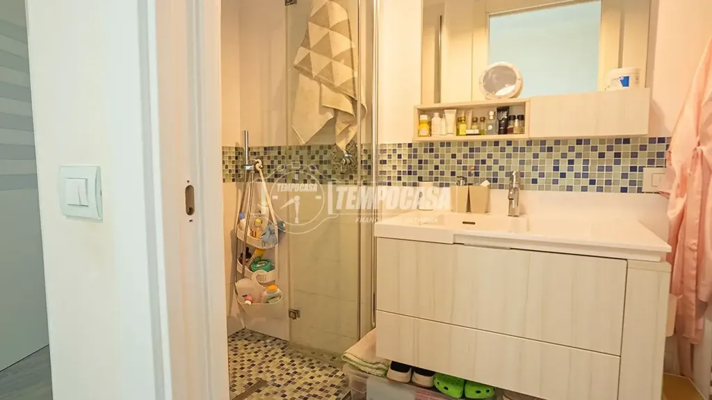 Salles de bain - Renovated Apartment with Pool in Sirmione